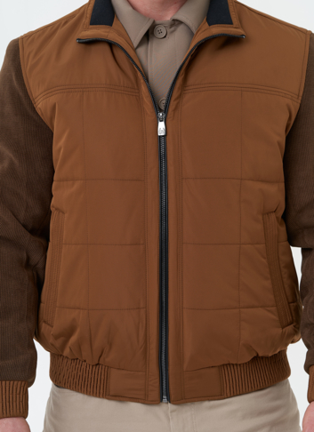 Мужская куртка бомбер коричневого цвета