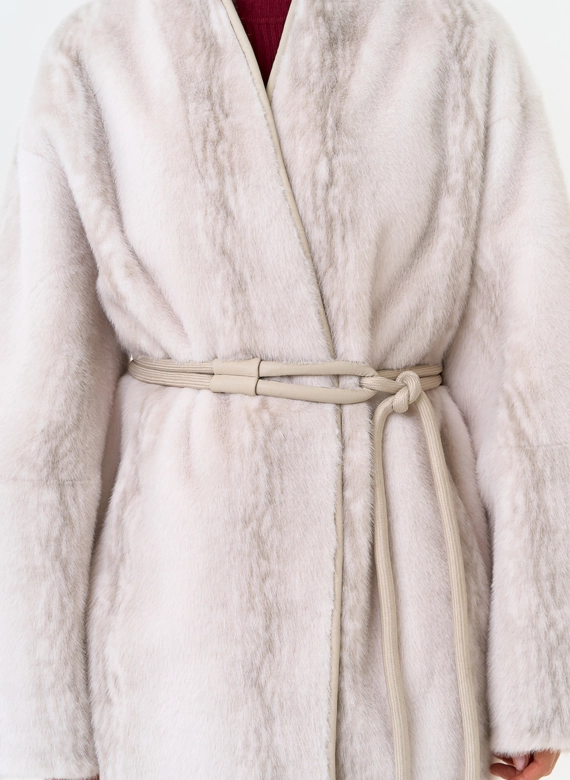 Светлая шуба из эко меха фото
