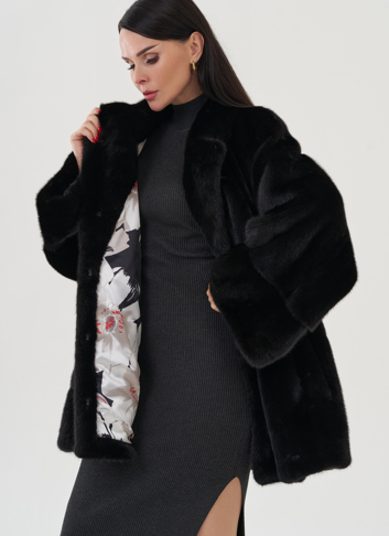 Короткая шуба из меха saga