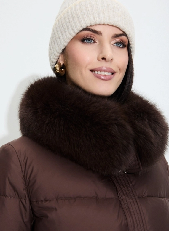 Женский пуховик с мехом песца на воротнике фото