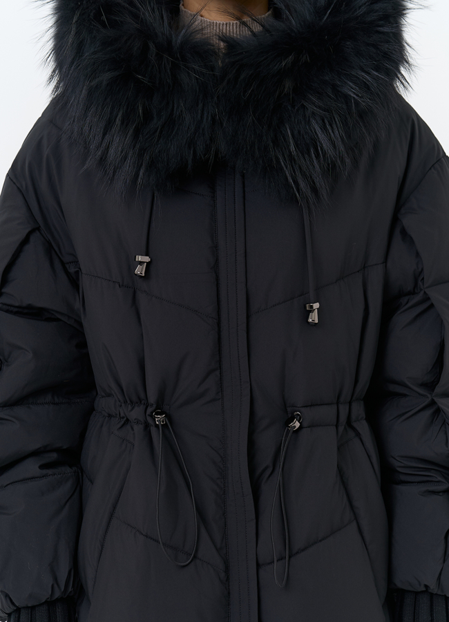 Женский пуховик с капюшоном из меха чернобурки модель № 31969 универмаг малина