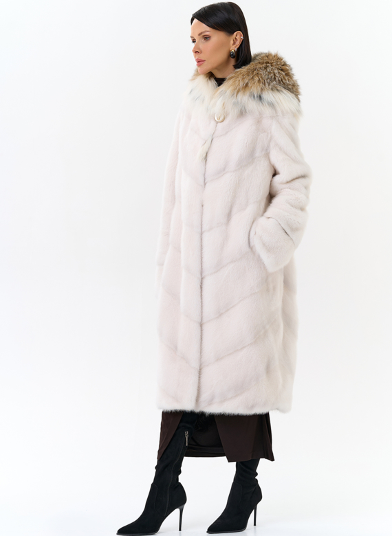 Светлая шуба с рысью