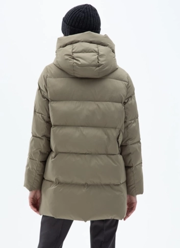 Женский пуховик с капюшоном фото