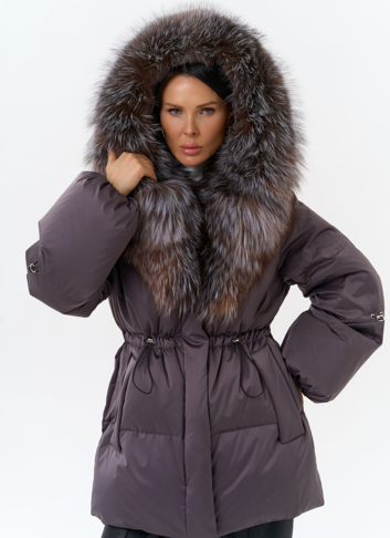 Женский пуховик с капюшоном из меха блюфрост