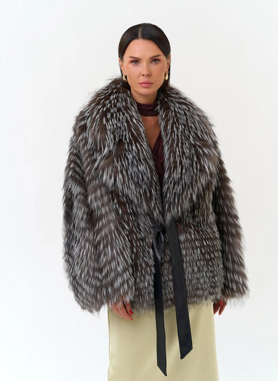 Женская шуба из меха чернобурой лисы фото