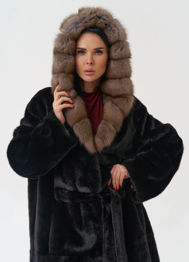 Норковая шуба с капюшоном из меха куницы модель № 30480 универмаг малина фото