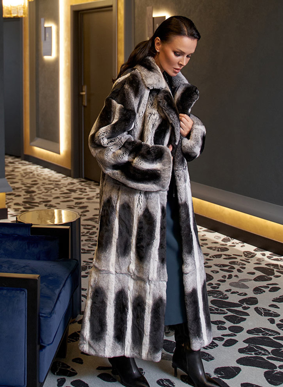 Длинная шуба из меха кролика 