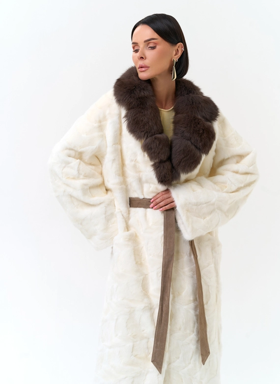 Длинная шуба с воротником из меха песца фото
