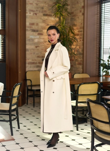 Женское пальто с английским воротником фото